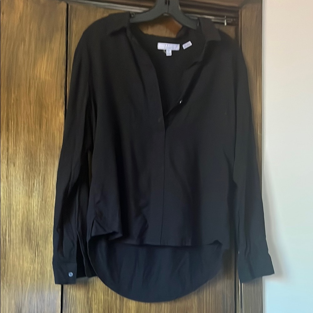 Black Relaxed V-Neck Buttoned Blouse with Classic Collar